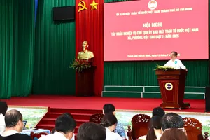 Đồng chí Nguyễn Phước Lộc, Phó Bí thư Thành ủy, Chủ tịch Ủy ban MTTQ Việt Nam TPHCM, phát biểu tại hội nghị tập huấn