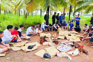 Hiện trường tụ điểm đánh bạc dưới hình thức đá gà thuộc xã Long Phú, TP Cần Thơ