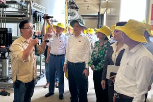 Đoàn Giám sát của Quốc hội giám sát tại Khu liên hợp xử lý chất thải Đa Phước. Ảnh: THANH HIỀN