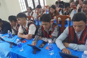 Quảng Ngãi: Đại hội Đảng bộ xã vùng cao không dùng giấy, đưa chuyển đổi số đến thôn làng