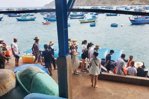 An toàn giao thông mùa mưa bão - Miền Trung: Thiếu bến, thừa… dịch vụ “chui”