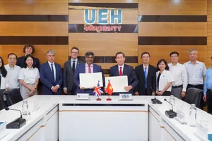 UEH và Đại học Leicester (UK) đẩy mạnh hợp tác toàn diện 