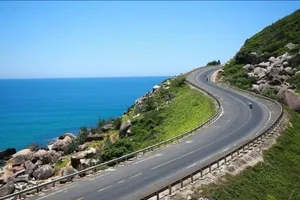 Thủ tướng yêu cầu đẩy nhanh tiến độ đầu tư xây dựng hệ thống đường bộ ven biển