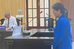 Bị cáo Vũ Thị Huyền tại phiên sơ thẩm. Ảnh: TRÚC GIANG