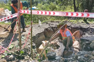 Quảng Ngãi: Sớm khắc phục hư hỏng tuyến đường huyết mạch sau mưa bão