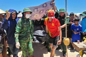 Bàn giao thi thể ngư dân M.V.L cho người dân lo hậu sự