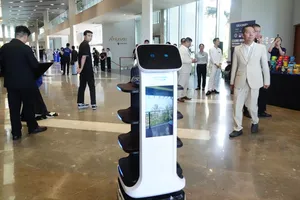 Hiện các khách sạn tiêu chuẩn 5 sao đều ứng dụng các công nghệ tiên tiến trong dịch vụ, lễ tân. Ảnh: XUÂN QUỲNH