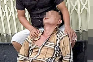 Khống chế người đàn ông gây tai nạn rồi bỏ trốn còn tấn công CSGT