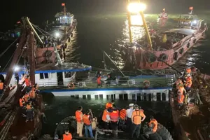 Hiện trường vụ chìm tàu tại Hạ Long 