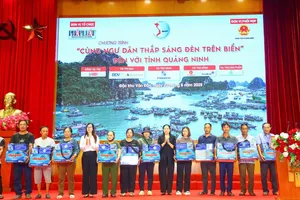  “Cùng ngư dân thắp sáng đèn trên biển” đến với đặc khu Vân Đồn