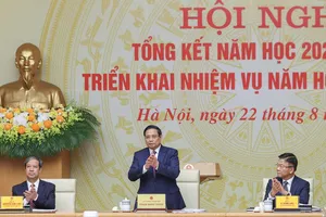 Thủ tướng Phạm Minh Chính, Phó Thủ tướng Lê Thành Long, Bộ trưởng Bộ GD-ĐT Nguyễn Kim Sơn chủ trì hội nghị