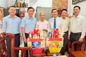 Lãnh đạo TPHCM tri ân Mẹ Việt Nam Anh hùng, cán bộ lão thành cách mạng 