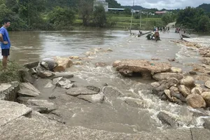 Gia Lai: Ngầm tràn bị ngập nặng, hàng trăm hộ dân thôn Mơ Nang 2 bị cô lập 