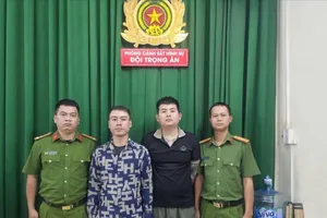 Bắt nhóm cho vay nặng lãi ép khách thế chấp bằng clip, hình ảnh nhạy cảm