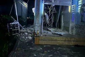 Nhiều xác pháo tự chế trong vụ nổ xé toạc căn nhà