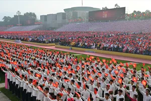 Đông đảo đồng bào dự buổi lễ A80