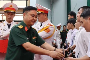 Đồng Nai: Tuyên dương 165 thí sinh trúng tuyển các học viện, nhà trường Quân đội 
