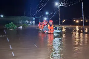 Mưa lớn gây ngập nặng, sập nhà dân ở Lâm Đồng