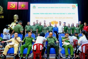 Cán bộ, chiến sĩ Công an tỉnh Hà Tĩnh tham gia hiến máu tình nguyện