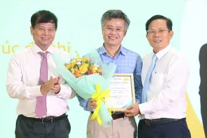 Báo Người Lao Động trao giải Cuộc thi "Lắng nghe người dân hiến kế" lần 6