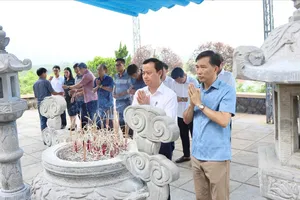 Đại biểu tham dự lễ giỗ lần thứ 94 của Tổng Bí thư Trần Phú tại nhà thờ 