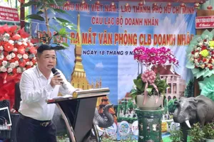 Chủ nhiệm CLB Doanh nhân Hội Hữu nghị Việt Nam - Lào TPHCM Trang Hữu Nghĩa phát biểu tại buổi ra mắt