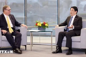 Chủ tịch nước Lương Cường tiếp Phó Thống đốc bang Washington Denny Heck. (Ảnh: Lâm Khánh/TTXVN)