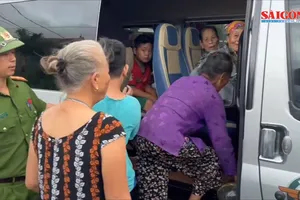 Sóng biển dữ dội và mưa lớn tại tỉnh Nghệ An. Ảnh: DUY CƯỜNG