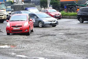 Quốc lộ 51 hư hỏng nặng 