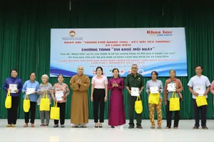 Chương trình trao quà cho các cụ già có hoàn cảnh khó khăn trên địa bàn xã Long Điền (TPHCM)