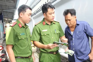 “Tổ công tác 3 trong 1”: Đi từng ngõ, gõ từng nhà tuyên truyền pháp luật
