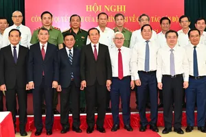 Kiện toàn đội ngũ cán bộ, ngăn ngừa cục bộ địa phương