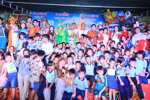 Hàng chục ngàn sản phẩm dinh dưỡng Vinamilk đã được gửi tặng cho thiếu nhi vùng biên tại xã Vĩnh Hưng, tỉnh Tây Ninh