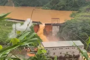 Vỡ đập thủy điện ở Lạng Sơn