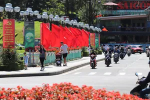 Rộn ràng cờ, hoa trước thềm Đại hội đại biểu Đảng bộ tỉnh Lâm Đồng lần thứ I