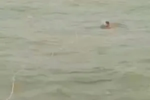 Cà Mau: Kịp thời cứu thuyền trưởng trôi dạt trên biển