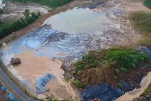 Vỡ hồ chứa bùn của nhà máy luyện gang thép ở Thái Nguyên