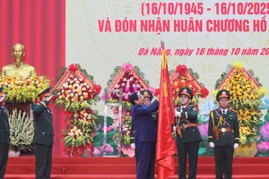 Quân khu 5 đón nhận Huân chương Hồ Chí Minh lần thứ 3