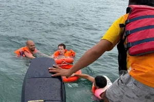 Khánh Hòa: Cứu du khách nước ngoài đuối nước trên biển