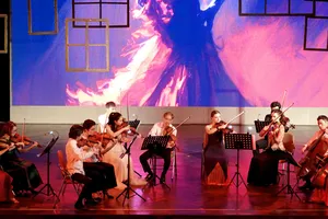 Các nghệ sĩ Việt - Pháp cùng trình diễn những giai điệu rực rỡ trong vở opera kinh điển "Carmen" của Georges Bizet. Ảnh: THÚY BÌNH