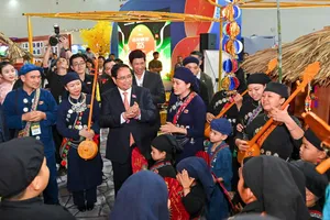 Thủ tướng Phạm Minh Chính kiểm tra công tác chuẩn bị hội chợ Mùa Thu 