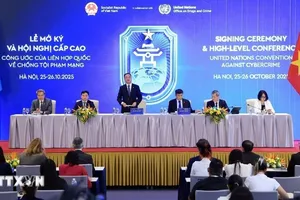 Họp báo quốc tế thông tin về những kết quả của Lễ mở ký và Hội nghị cấp cao Công ước Liên hợp quốc về chống tội phạm mạng chiều 26-10. Ảnh: TTXVN