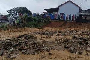 Quảng Ngãi: Gần 450 hộ dân bị cô lập