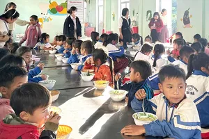 Giữ chân trò nhỏ vùng cao