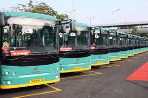 Tiếp tục đưa vào vận hành gần 600 xe buýt điện 