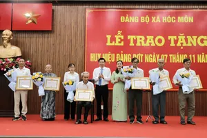 Đảng viên cao tuổi Đảng là những nhân chứng lịch sử sống động về tinh thần cách mạng