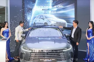 Giá bán chính thức của BYD Seal 5 là 696 triệu đồng