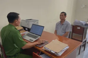 Công an xã Định Quán bắt giữ Nguyễn Hải cùng số tiền 1,8 tỷ đồng