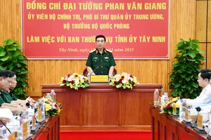 Tây Ninh phát triển kinh tế - xã hội gắn liền với bảo đảm quốc phòng, an ninh 