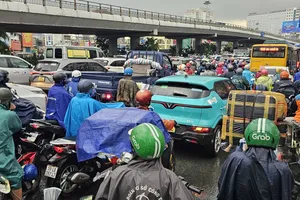 Tra cứu phạt nguội, ngập nước, kẹt xe chỉ với một “chạm”